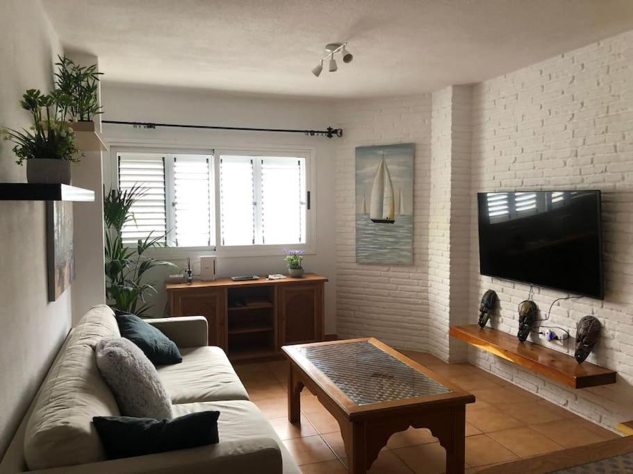 Great Location In Very Close To The Sea Ferienhaus
